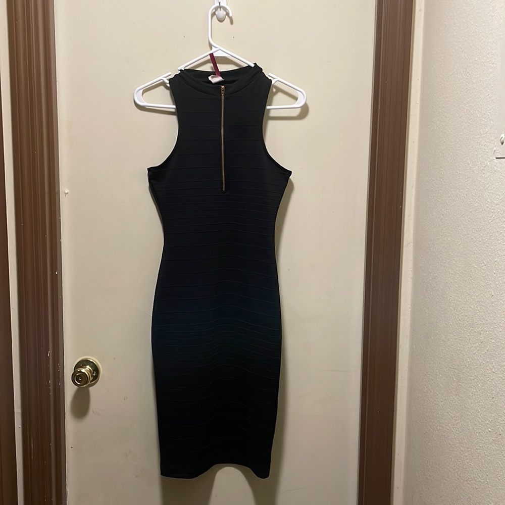 Black sleeveless dress